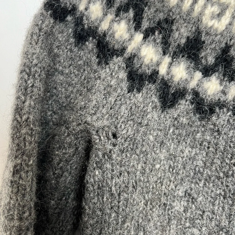 VINTAGE | Wool Sweater - Picture 7 of 8